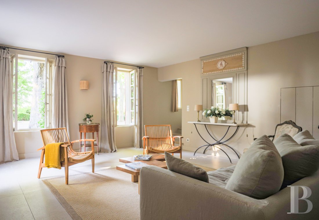 Dans le Vaucluse, au sud-est de Cairanne, une maison dédiée à la villégiature au cœur d’un domaine viticole  - photo  n°7